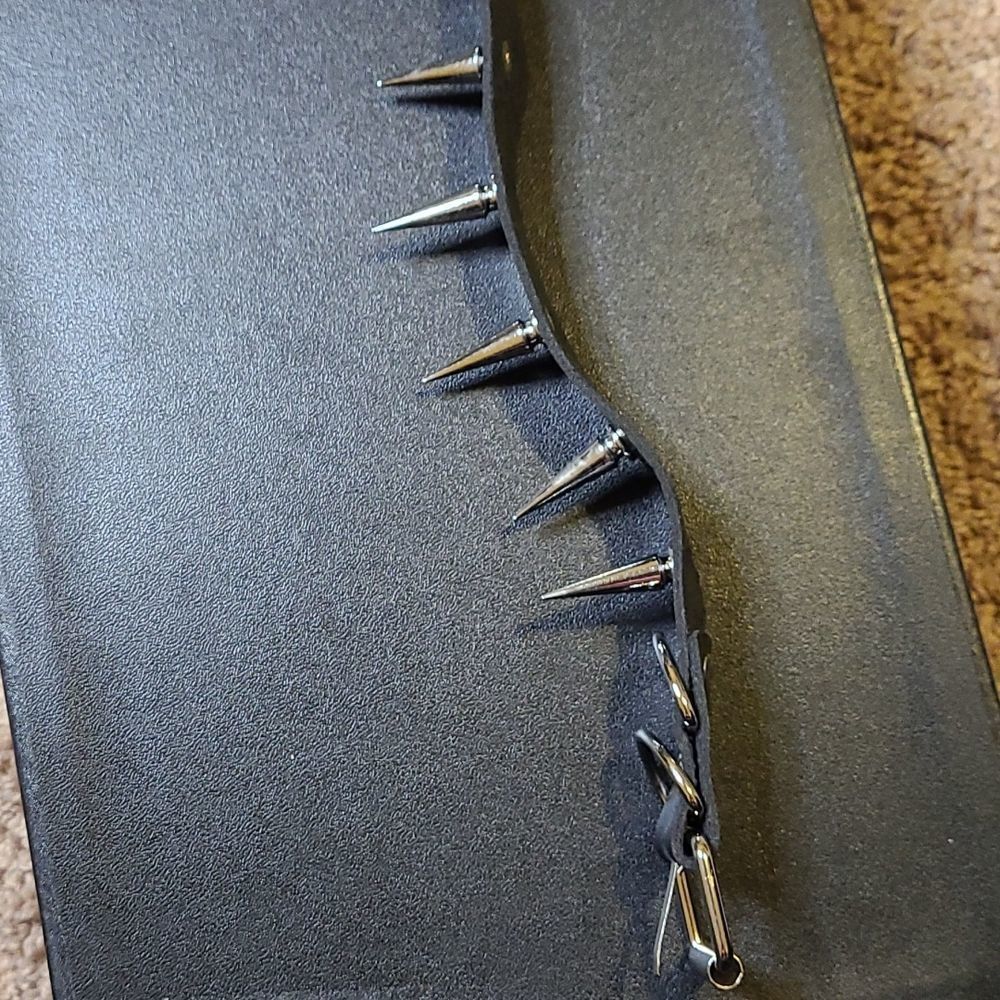 Choker with large spikes